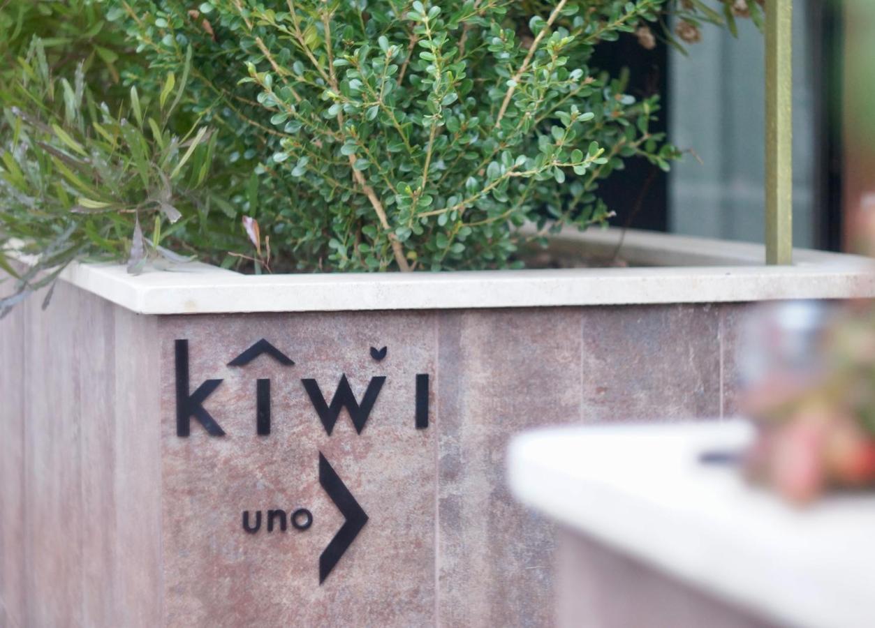Апартаменты Kiwi Латина Экстерьер фото